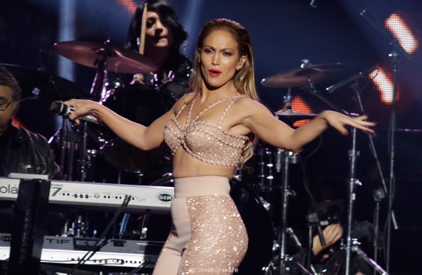 Jennifer Lopez homenaje a Selena en los Latin Billboards 2015