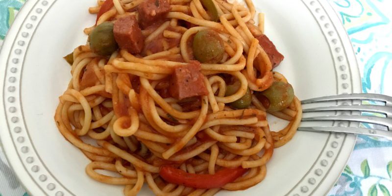 Receta: Espagueti Dominicano con Salami #CampbellsShortcutMeals #shop